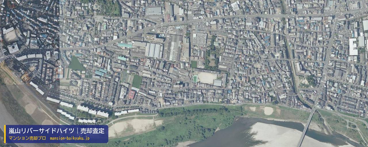 嵐山リバーサイドハイツの売却査定・買取価格｜京都市右京区梅津罧原町（マンション売却プロ作成の航空写真（町の中心））